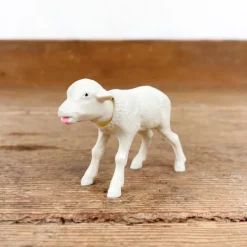 Agneau qui hoche la tête