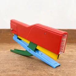 Agrafeuse multicolore