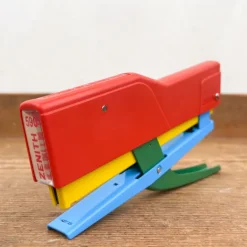 Agrafeuse multicolore