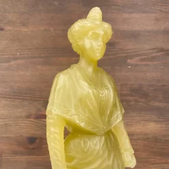 Arlésienne en cire