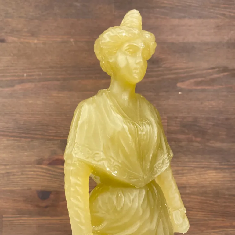 Arlésienne en cire