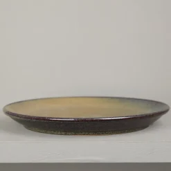 Assiette plate en grès brun