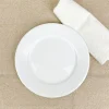 Assiette plate en émail blanc