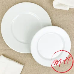Assiette plate en émail blanc