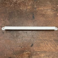 Barre d'ustensiles en émail blanc