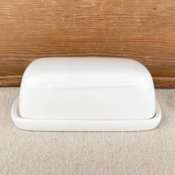 Beurrier en céramique blanche