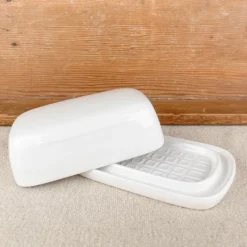 Beurrier en céramique blanche