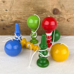 Bilboquet en bois laqué
