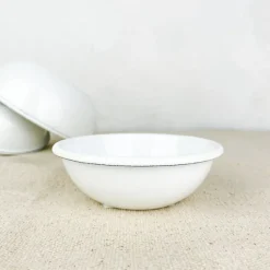 Bol en émail blanc