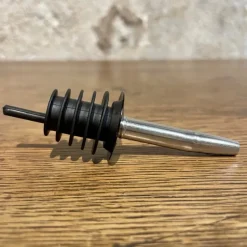 Bouchon verseur conique