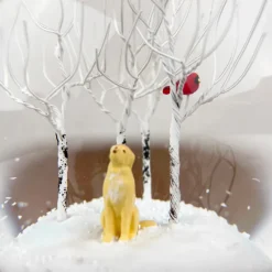 Boule à neige Labrador dans les bois