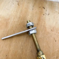 Bouton clavette olive en laiton poli