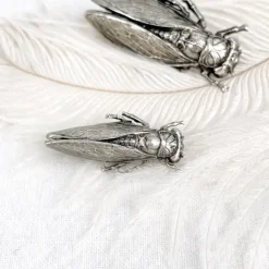 Broche cigale vieil argent