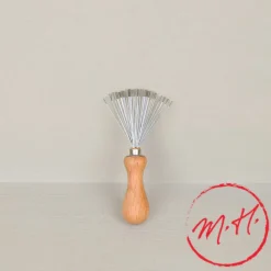 Brosse à brosses et peignes