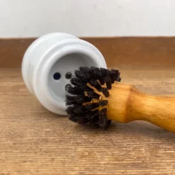 Brosse de nettoyage pour prises électriques