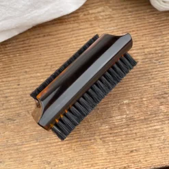 Brosse à Ongles en Poils de Sanglier et écailles