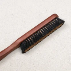 Brosse à vêtements à fils de bronze