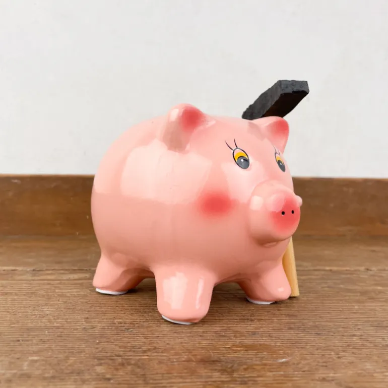 Cachemaille cochon et son marteau