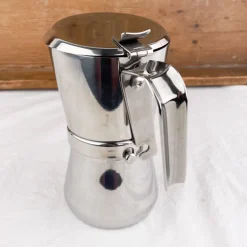 Cafetière italienne avec fermeture par rotation de la poignée