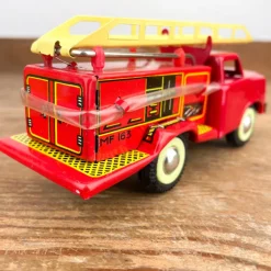 Camion de pompiers en métal