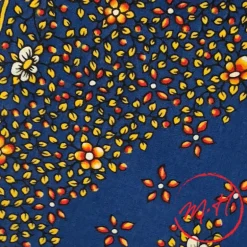 Carré provençal bleu à fleurs jaunes