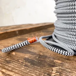 Câble luminaire rond noir et blanc zig zag