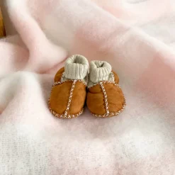 Chaussons bébé en peau d'agneau
