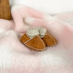 Chaussons bébé en peau d'agneau