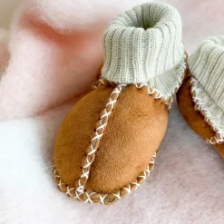 Chaussons bébé en peau d'agneau
