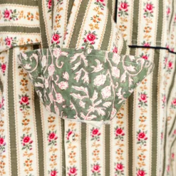 Chemise kaki à fleurs anciennes