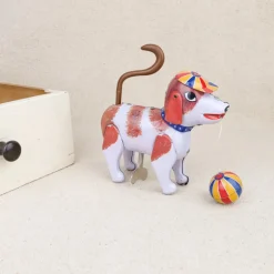 Chien mécanique et son ballon