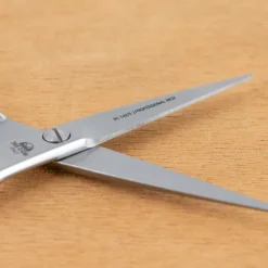 Ciseaux à barbe microdentés