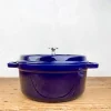 Cocotte en fonte bleu intense