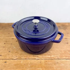 Cocotte en fonte bleu intense