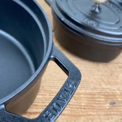 Cocotte en fonte ovale noire mate