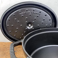 Cocotte en fonte ovale noire mate