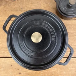 Cocotte en fonte ronde noire mate