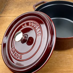 Cocotte ronde en fonte grenat