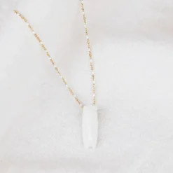 Collier cigale faïence blanche