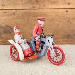 Couple sur moto et side-car