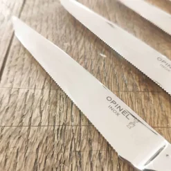 Couteau de table Opinel en acier monobloc 4p