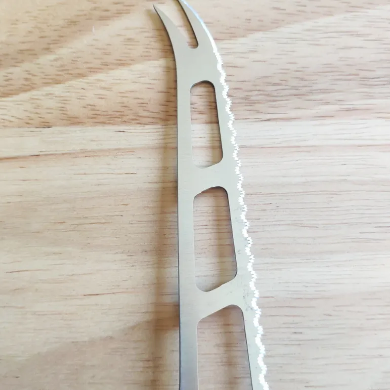 Couteau à fromage long