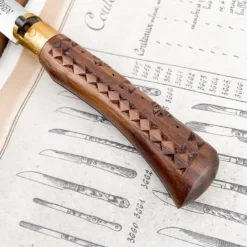 Couteau pliant noyer sculpté