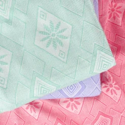 Dessus de lit à franges et motifs losangés