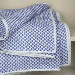 Dessus de lit piqué pâquerette bleue