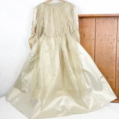 Déguisement robe de princesse dorée à cape
