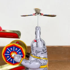 Eléphant jongleur mécanique