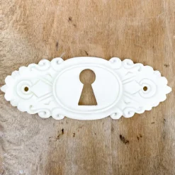Entrée de clef en os et porcelaine