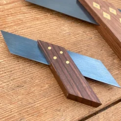 Equerre d'onglet en bois de rose et laiton