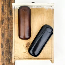 Etui à lunettes en cuir moulé